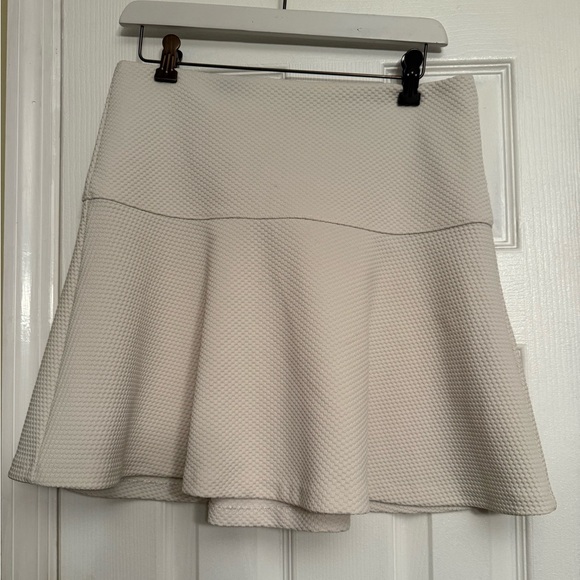 Banana Republic Dresses & Skirts - New Banana Republic Cream size 6 waffle Skirt fit flare Anthropologie $89